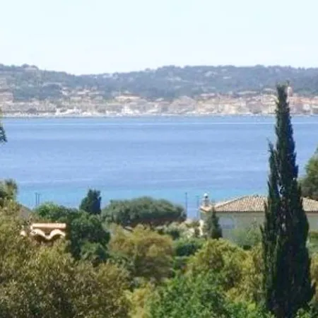 Avec Piscine *